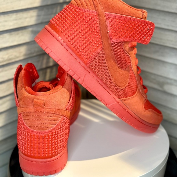 Nike Dunk ‘Red October’ Price Firm - Picture 5 of 6